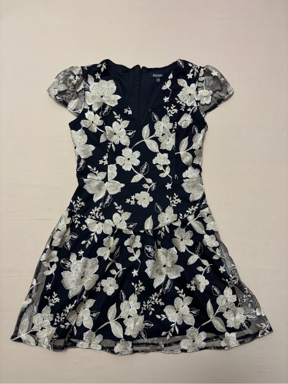 Kensie Women’s Black Dress with Gold Floral Appliqué Size 4